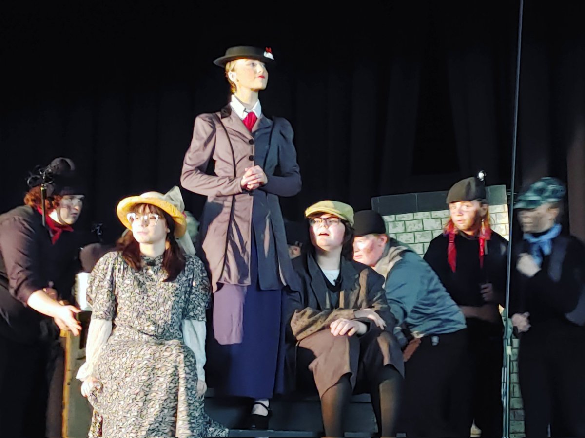 77pbsmiles's tweet photo. @Southeastsupt Standing room only on opening night!  These students and their directors are amazing!  They deserve a huge amount of praise! As Mr. Harsh says, They are what is right in this world!

Congratulations to our Drama Department! https://t.co/QUeyen1w1L