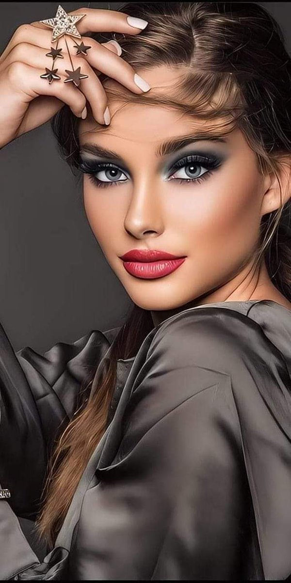 يا مرحبـا يـاراعي الشـوق والــذوق

ياصيف عمـري والشتـا مـع ربيعـه

قدرك على عيني وعالراس من فوق

واللـي شـرانـا بالوفــاء .. مانبيعــه

لك منزله في داخل العين والمـوق

ولك مكانــه ياحيــاتـي  .. رفيعـــه