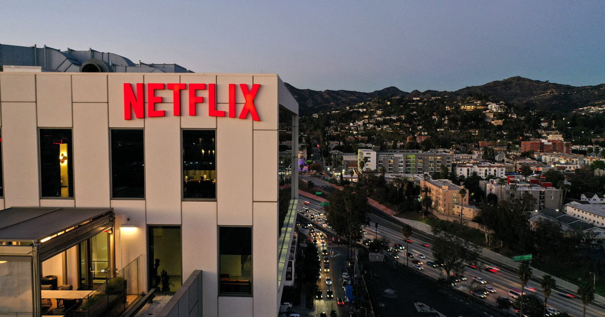 Does <a href="/netflix/">Netflix</a>  really care about #Latino representation on the screen? If so, the message is NOT coming through. Despite being 19% of pop., #Latino leads were only 4.5% in 2021 on #Netflix. What do you think?
#Hispanic #RepresentationMatters
<a href="/NBCNews/">NBC News</a>  zurl.co/aFsp