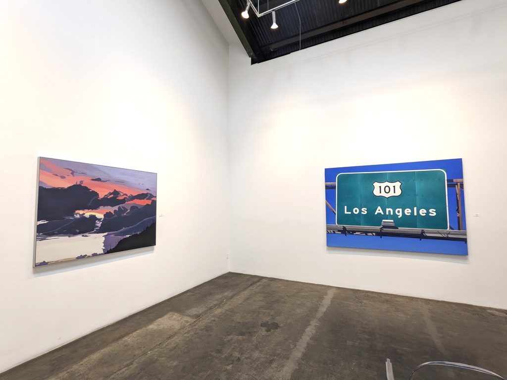 What a great combo!

"Sonoran Sunset" by Richard Baker on the left, and "10 West Los Angeles" by Eric Nash on the right!

For inquiries and more information:
Email: lia@skidmorecontemporaryart.com
Call: 310-828-5070

#RichardBaker #EricNash #SkidmoreContemporary
