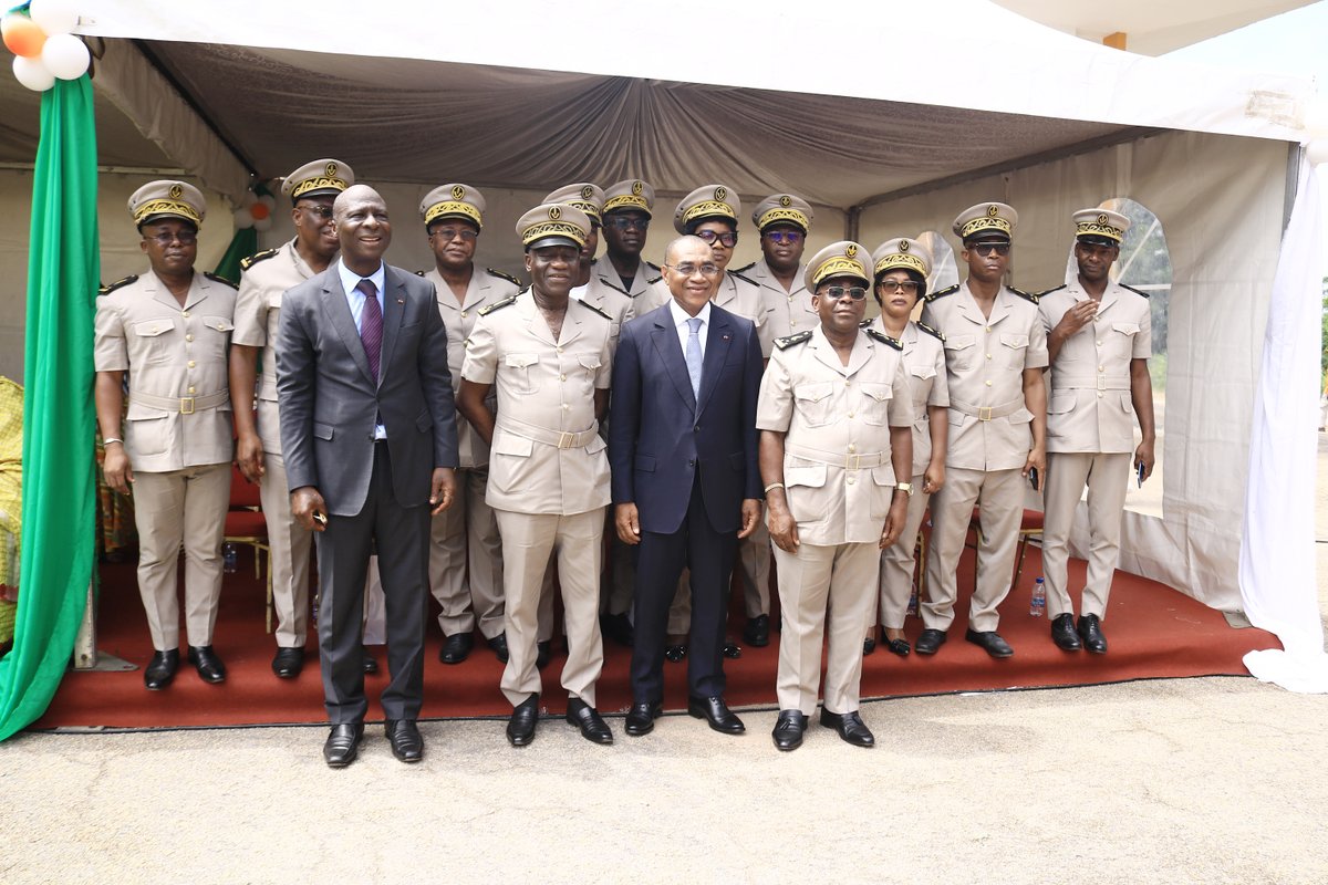 BAMBACheickDan's tweet photo. A l'occasion des cérémonies de lancement de la phase d'extension du #PAMOFOR dans les régions de l'Indenié-Djuablin et du N'zi, j'ai sollicité l'implication du corps préfectoral dont l'#engagement , demeure la clé de l’efficiente mise en œuvre de la phase d’extension du projet. https://t.co/wAPKrXyunV