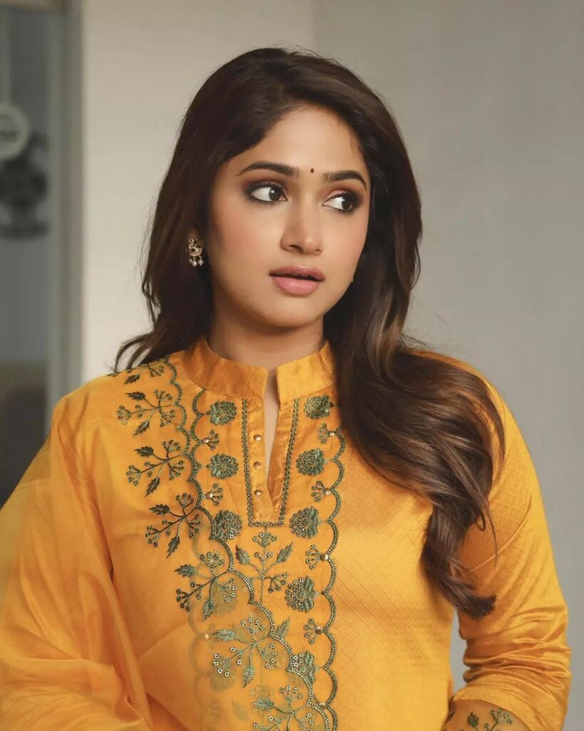 RealFirstBuzz's tweet photo. ♥️
Follow @RealFirstBuzz for more such content.
#RealFirstBuzz #FirstBuzz
LIKE❤️, COMMENT 💭, SHARE💫, SAVE🏷️ My Post ✉️
.
.
.
.
.
#PranaliGhogare #pranalians #pranali
#marathiactress #marathi #marathimulgi #maharashtra #marathistatus #marathimulga #h… https://t.co/LFW6OOdgk9 https://t.co/EwbRz7O9Y6