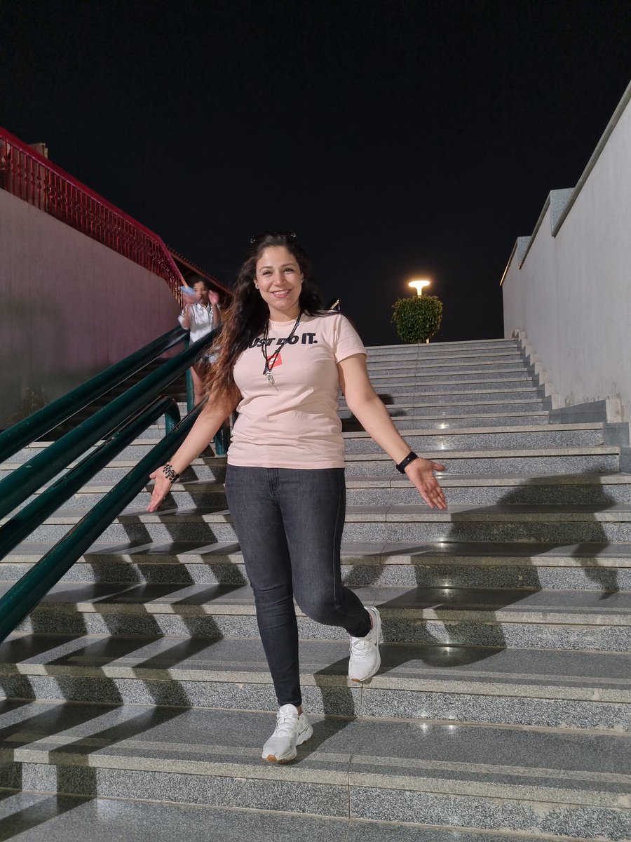 الرزق مش كله فلوس ممكن يكون إنسان كل ما تشوفه تحمد ربنا إنك مش زيه 🤷‍♀️😜 هوووب مقصودة 🤭😂