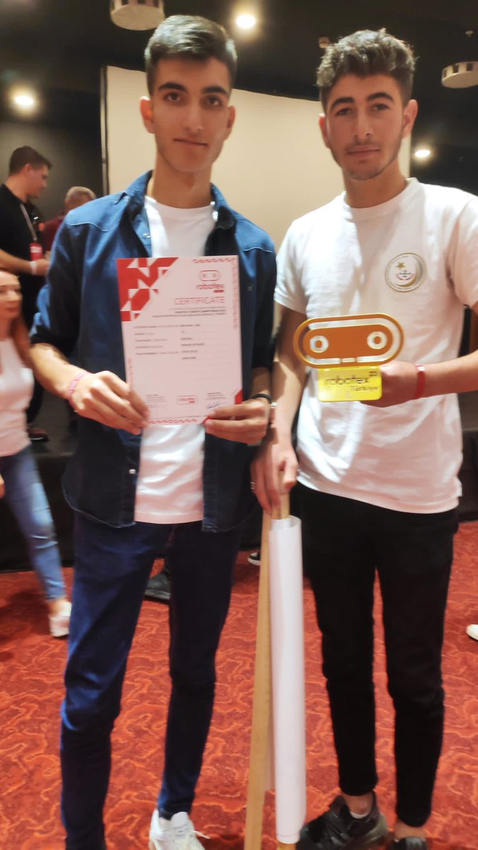 MMuharrem_Demir's tweet photo. Dünyanın en büyük robotik festivali Robotex International'ın Türkiye ayağı olan Robotex Türkiye’nin finalleri bugün Antalya’da yapıldı ve Gürün Türk Telekom Çok Programlı Anadolu Lisesi öğrencileri minisumo kategorisinde Türkiye Şampiyonu oldu. https://t.co/PhwADzk1oE
