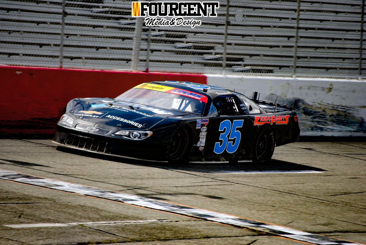 FourCentMedia's tweet photo. Crazy night of racing with @Cplms09. Watching Dale Ogburn and Thomas Annunziata win the 62 lap Mod and the 100 lap ProLate Model race. https://t.co/Wpp8cseW3h