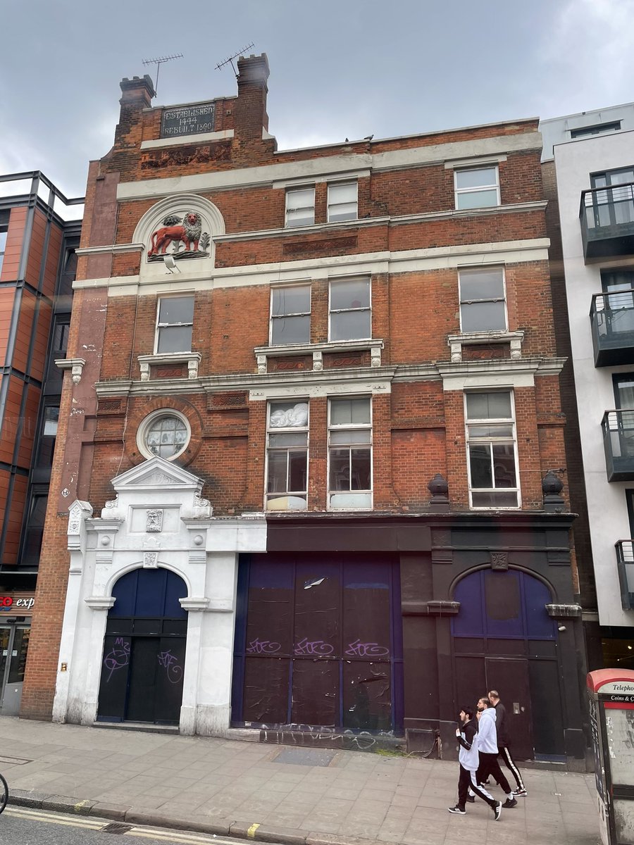 Rochbeights's tweet photo. @LifeInKilburn any intel on this historical Kilburn building? Seems abandoned but used to be a prominent part of the high street? https://t.co/wc6Z5br7DN
