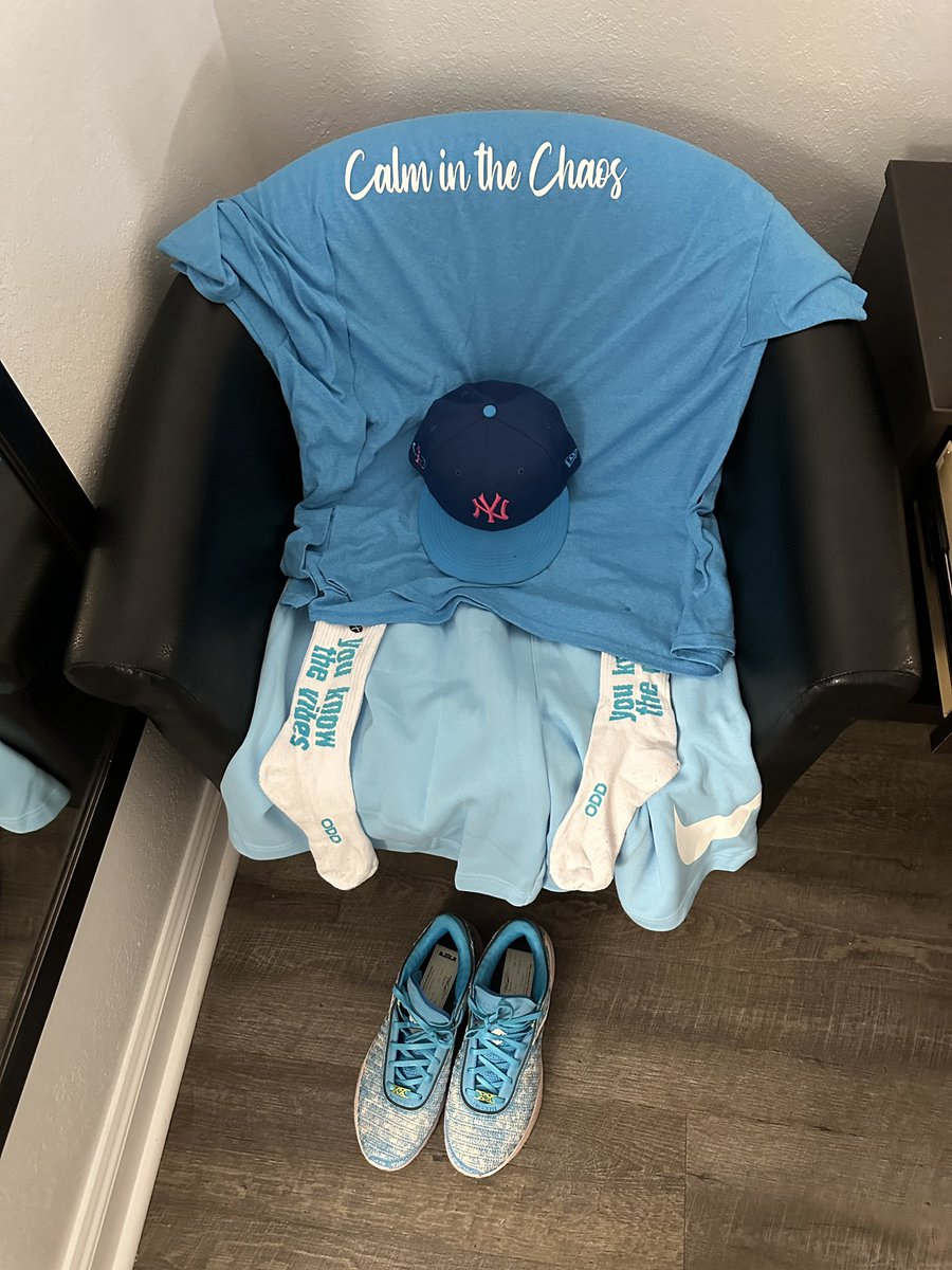 DaryleLSmith's tweet photo. Super Sunday Fun Day Drip
🧢👕👟💧
#Lebron16s  #YankeeFitted
#BugsBunny #FaithIt
@uncle_rjs @ahmiryoung
 @FrshPhade @KidFromTheX @CallMeCoachVP @LiCkMyJs @LexxDaTurtle @mdeeeeee_ @MagMr44 @CoachWes03 @ALilBitOfEryn @Just_JeNiNE_ @IngloriousGUIDO 
@kp0pkicks @rjolli007 @ManishLife_Ty @michele_kw
Tee by: @seeyoudifferent