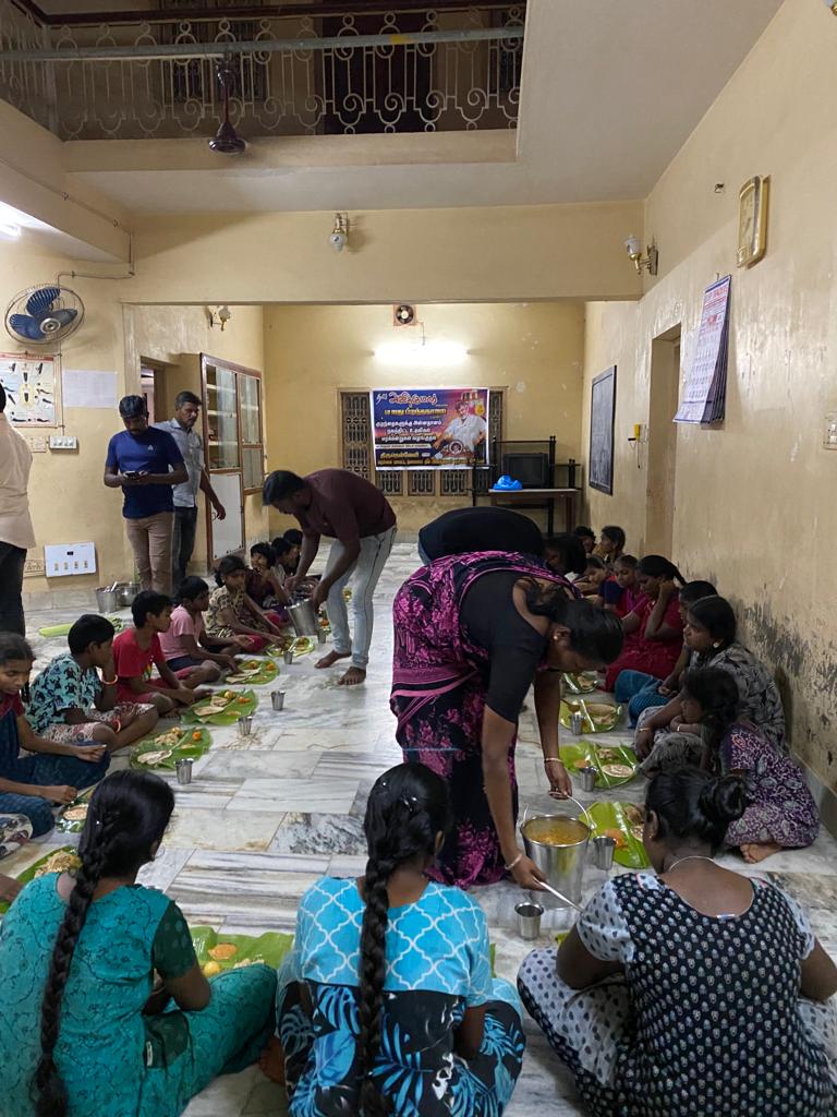 TFC_mass's tweet photo. Team @TIRUNELVELIAFC Given Food Donation To Children Welfare Scheme Assistance And Distribution of saplings 🪴

Kudos Team 👏👏🤍

#HBDAjithKumar 
#AjithKumar #AK62 https://t.co/XuNUhNEkJi