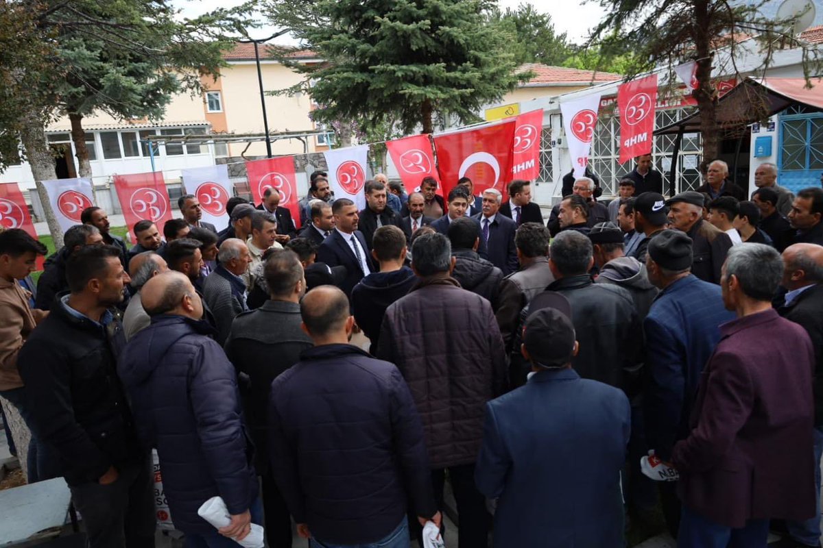 yunus_ozer_38's tweet photo. 📍GAZİ

Bugün Gazi Mahallemizin bir birinden Kıymetli sakinlerini, Genel Başkan yardımcımız Sn. İsmail ÖZDEMİR Milletvekilimiz Sn. Baki ERSOY ve Milletvekili adaylarımız ile birlikte ziyaret ettik. https://t.co/gs9ZisfXLt