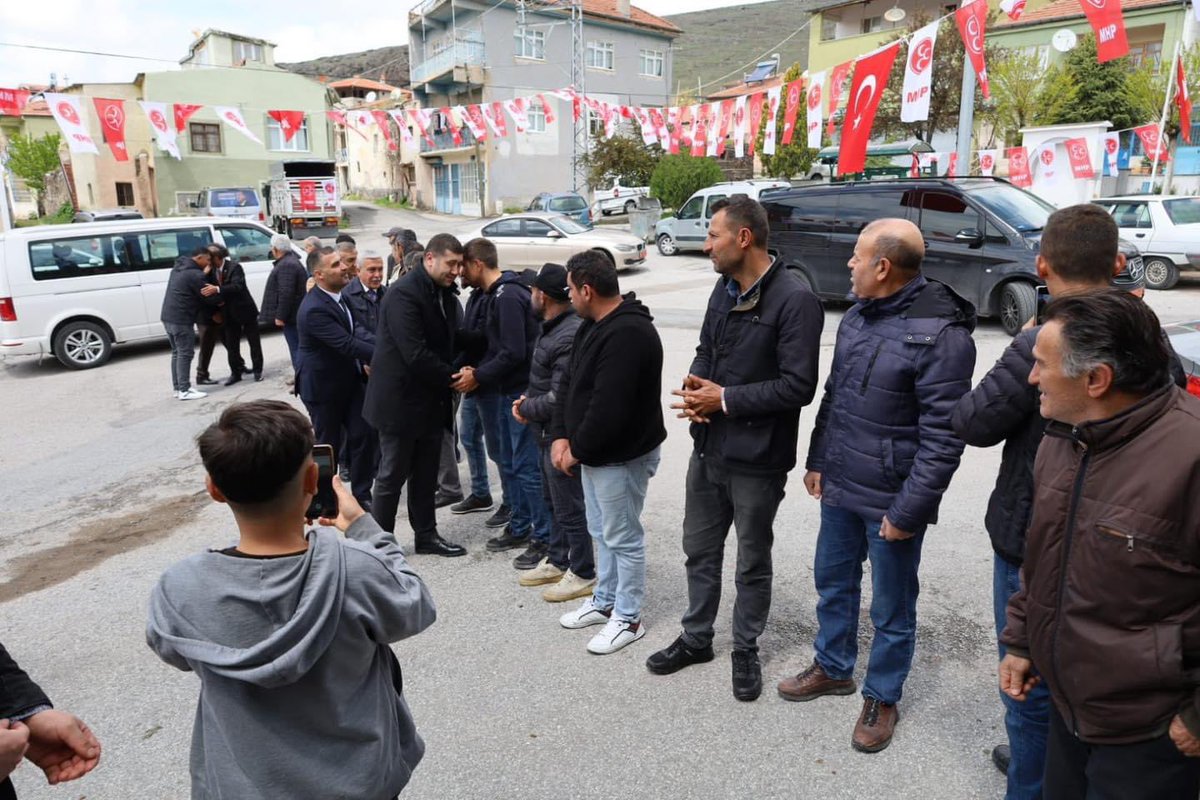 yunus_ozer_38's tweet photo. 📍GAZİ

Bugün Gazi Mahallemizin bir birinden Kıymetli sakinlerini, Genel Başkan yardımcımız Sn. İsmail ÖZDEMİR Milletvekilimiz Sn. Baki ERSOY ve Milletvekili adaylarımız ile birlikte ziyaret ettik. https://t.co/gs9ZisfXLt