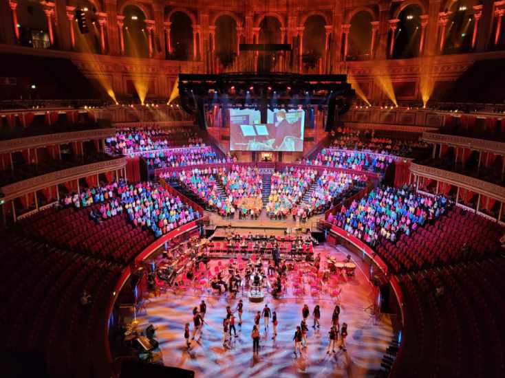 Fabulous photo of @RoyalAlbertHall by @Aubreymiro Our children are on the left @tinkerbellwrox @bethjessica #WroxhamMusic