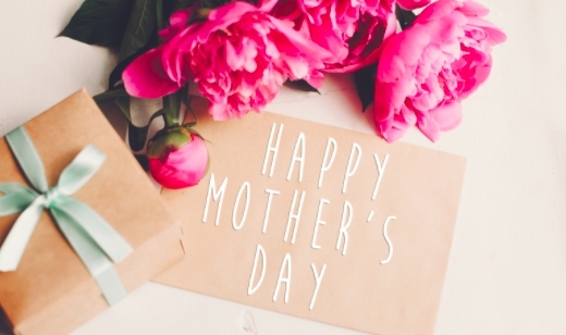 Pettigrew_Spa's tweet photo. Get your Mom a present she will love this Mother's Day by getting a Pettigrew Salon &amp; Spa gift certificate in Peterborough! 

Purchase yours online here: https://t.co/5c5GENZE5h... more at https://t.co/evsvYXwfdR https://t.co/S7cuJIWJwR