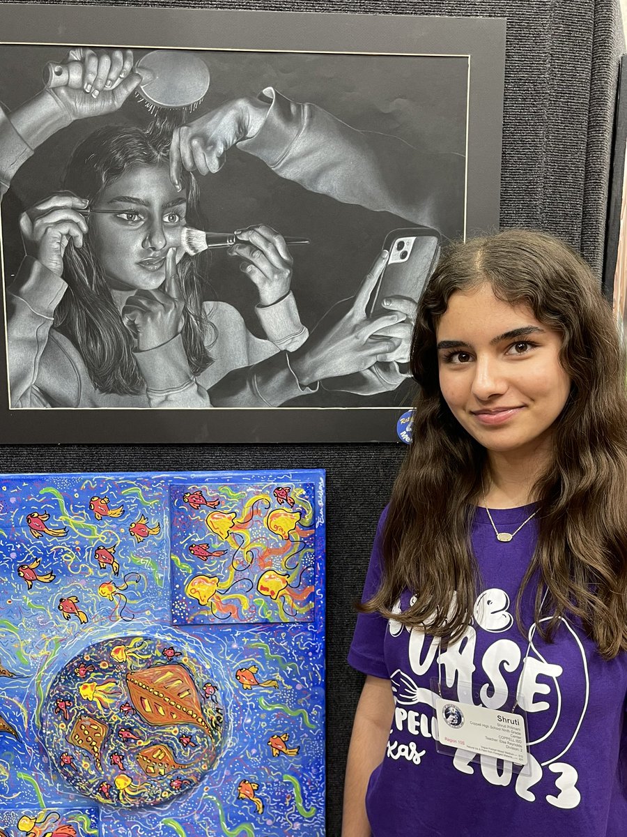 MrsReynoldsArt's tweet photo. Another CHS9 State medal - Incredibly detailed and creative self portrait, โPutting on a Maskโ by Shruti #chs9family #chs9family #coppellart #taea #statevase #statevase2023 @CHS_9 @CoppellFineArts https://t.co/NpMqzcuWx6