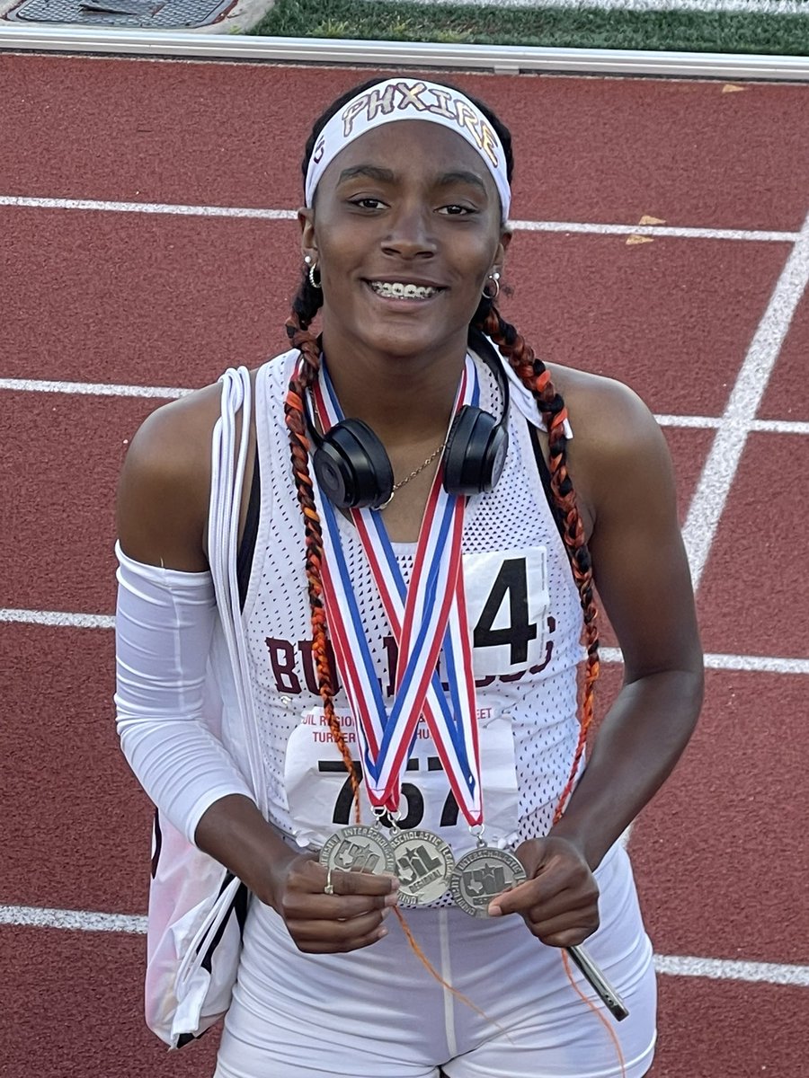 PhxPhire_2026's tweet photo. Still sinking in🤠.. Big Goals accomplished, Region 3- 6a Champs🏆 ,making it to state in all my events ,4*1/300h/4*4🥈🥈🥈events, what a BLESSING, thanks to all my coaches and teammates @scgirls_tf ♥️🖤, the #ROAD2STATE continues 💪🏾🏆🔥🙏🏾 https://t.co/o8tMlSl42U