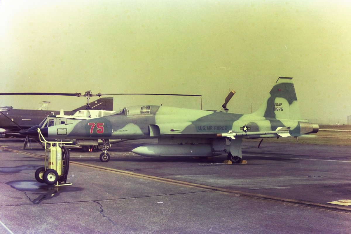 kun71094249's tweet photo. 昔撮った写真を貼ってみる。（航空機編）

今日から「５」月なので

F-5E TIGER Ⅱ（1. 横田基地 1985年  2. 入間基地 1986年）

C-5A GALAXY（3. 横田基地 1984年   4. 横田基地 1985年）

#F5E
#C5A
#横田基地
#入間基地 https://t.co/sD1fvI3WnL