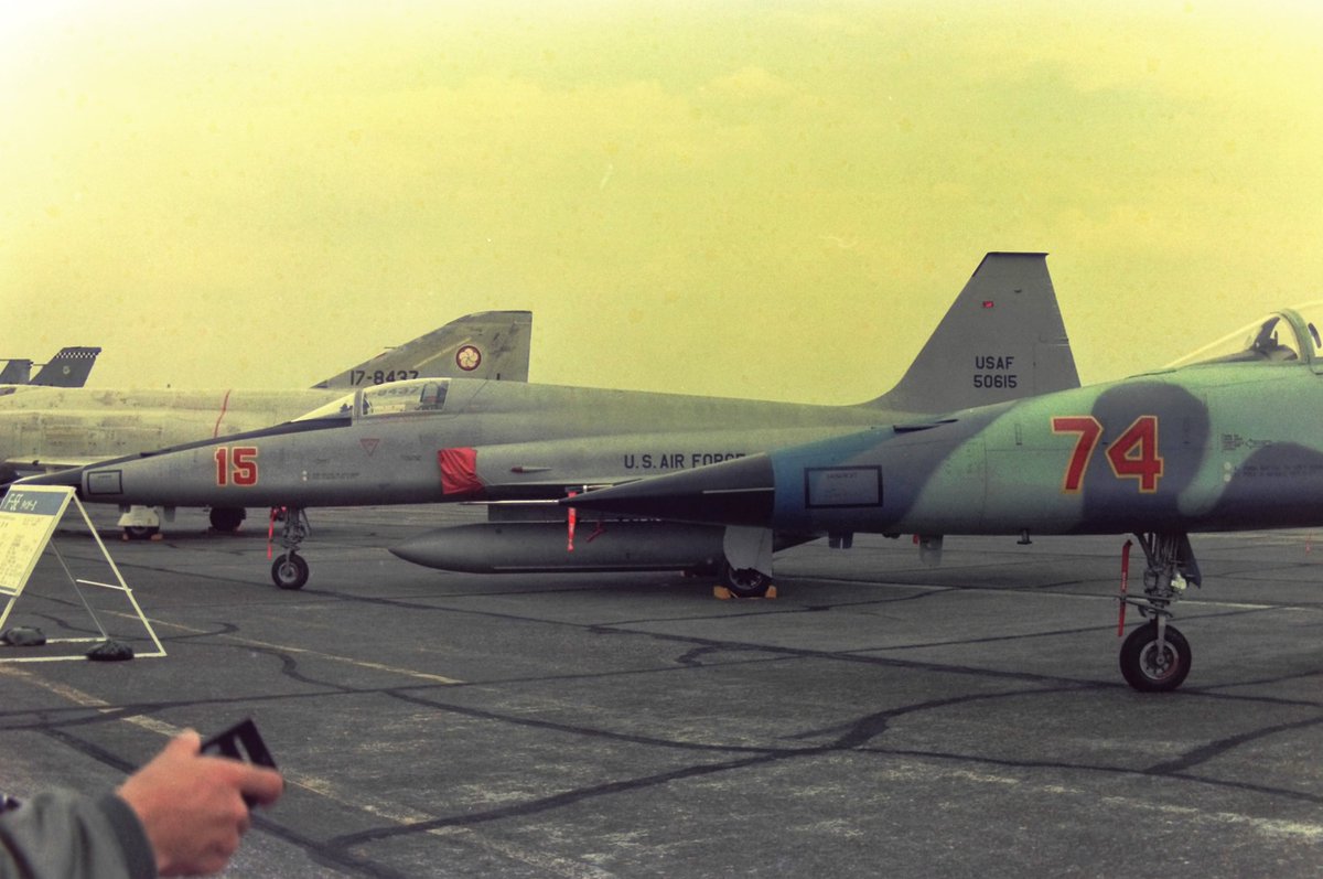 kun71094249's tweet photo. 昔撮った写真を貼ってみる。（航空機編）

今日から「５」月なので

F-5E TIGER Ⅱ（1. 横田基地 1985年  2. 入間基地 1986年）

C-5A GALAXY（3. 横田基地 1984年   4. 横田基地 1985年）

#F5E
#C5A
#横田基地
#入間基地 https://t.co/sD1fvI3WnL