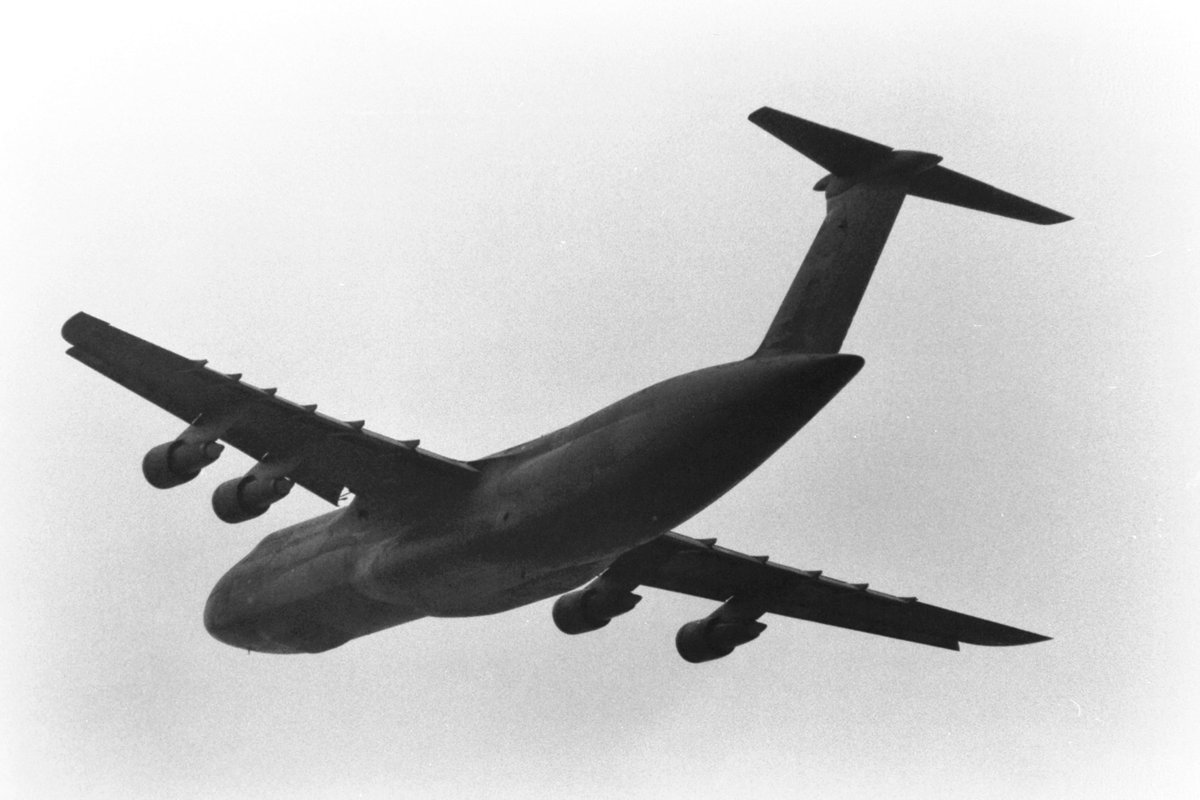 kun71094249's tweet photo. 昔撮った写真を貼ってみる。（航空機編）

今日から「５」月なので

F-5E TIGER Ⅱ（1. 横田基地 1985年  2. 入間基地 1986年）

C-5A GALAXY（3. 横田基地 1984年   4. 横田基地 1985年）

#F5E
#C5A
#横田基地
#入間基地 https://t.co/sD1fvI3WnL