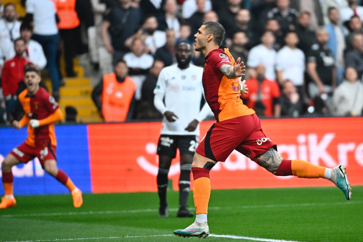 GalatasaraySK's tweet photo. 🫱😀🫲 @MauroIcardi 

#BJKvGS https://t.co/JWgh0gcPnM