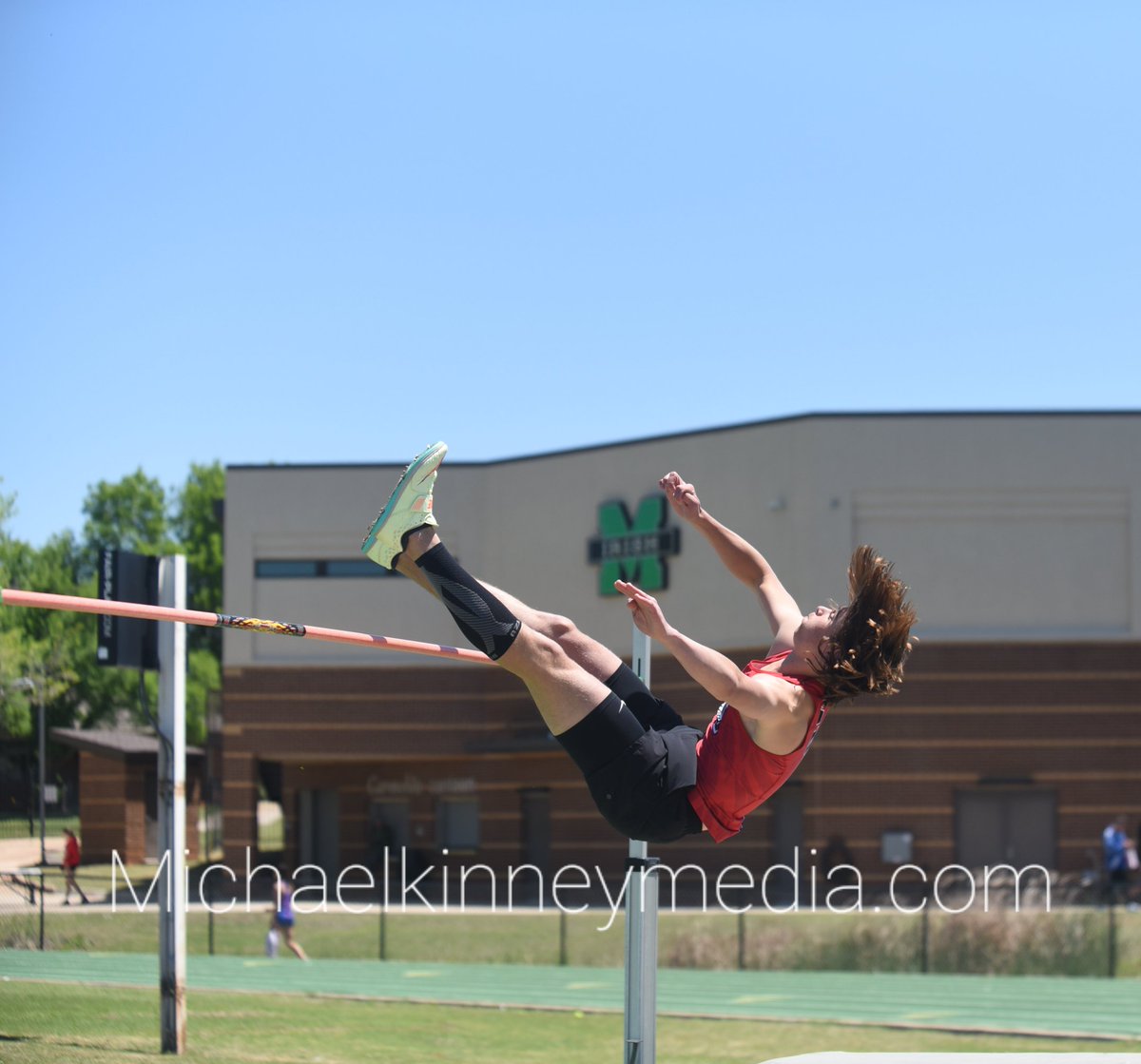 MKinneyMedia's tweet photo. The Broncos @EvanRader17 rolled thru the high jump competition at thre Irish Invite. (https://t.co/WXGa9hD1Px) #okpreps https://t.co/NG841kTfuS