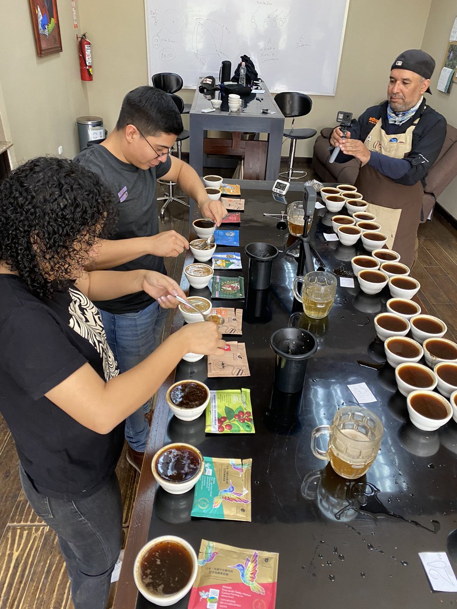 LopezBravo_'s tweet photo. This week I was learning about the specialty coffee industry in Honduras. It was by far one of the best experiences of my life. Not only for what I learned but also for the human quality of the people I met and who taught me. Now we are going back to Nicaragua.#COMSA https://t.co/qkIhEEDXG1
