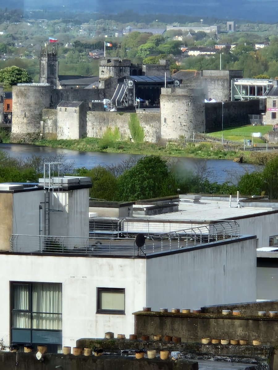 Tom Collins &amp;King John's Castle,  seen from the top of nuw Rugby museum in Limerick,  well worth a visit <a href="/HomeOfLegends1/">HomeOfLegends</a> <a href="/Munsterrugby/">Munster Rugby</a> <a href="/Munsterrugbyhq/">Munster Rugby News</a> <a href="/adaremanor/">Adare Manor</a> <a href="/ShannonHeritage/">Shannon Heritage</a> <a href="/super95fm/">95fm</a> <a href="/cttcireland/">Coach Tourism & Transport Council of Ireland</a> <a href="/fleetbuscoach/">fleetbusandcoach.ie</a> <a href="/LimerickcityVfi/">LimerickCityVFI</a> <a href="/Limerick_ie/">Limerick.ie</a>