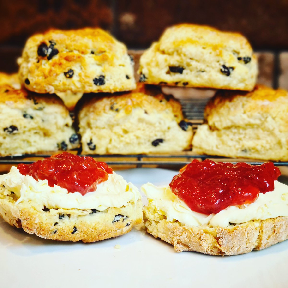 DrSueMoss's tweet photo. Finally got round to it. 😋
#scones
#creamtea
#jamontop https://t.co/4TrD31H2E4