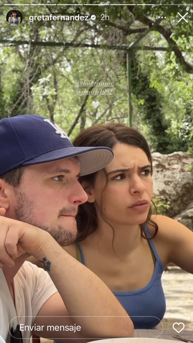 entrophyyh's tweet photo. qué envidia me da el josh hutcherson.... él se hizo millonario de joven y dijo suficiente 🫶 me voy a españa con mi novia española a disfrutar la vida con mi dinero inmenso del banco y ahora se va a comer paella mientras se fuma un piti con la anna castillo https://t.co/iGuoCSLvZ8