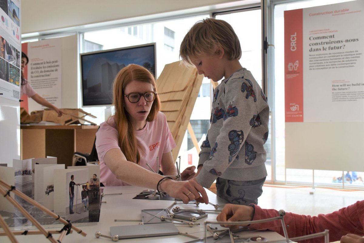 smartlivinglab's tweet image. CONSTRUCTION DURABLE | Former les ingénieur·es et architectes de demain pour limiter l&apos;impact environnemental du #bâti? Une mission que le #SmartLivingLab a  accomplie ce week-end aux #PortesOuvertesEPFL, en présentant ses activités aux jeunes générations. smartlivinglab.ch/fr/portes-ouve…
