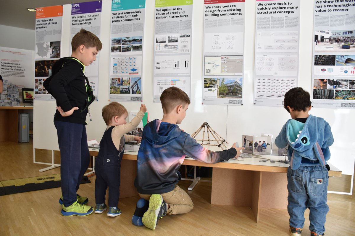 smartlivinglab's tweet image. CONSTRUCTION DURABLE | Former les ingénieur·es et architectes de demain pour limiter l&apos;impact environnemental du #bâti? Une mission que le #SmartLivingLab a  accomplie ce week-end aux #PortesOuvertesEPFL, en présentant ses activités aux jeunes générations. smartlivinglab.ch/fr/portes-ouve…