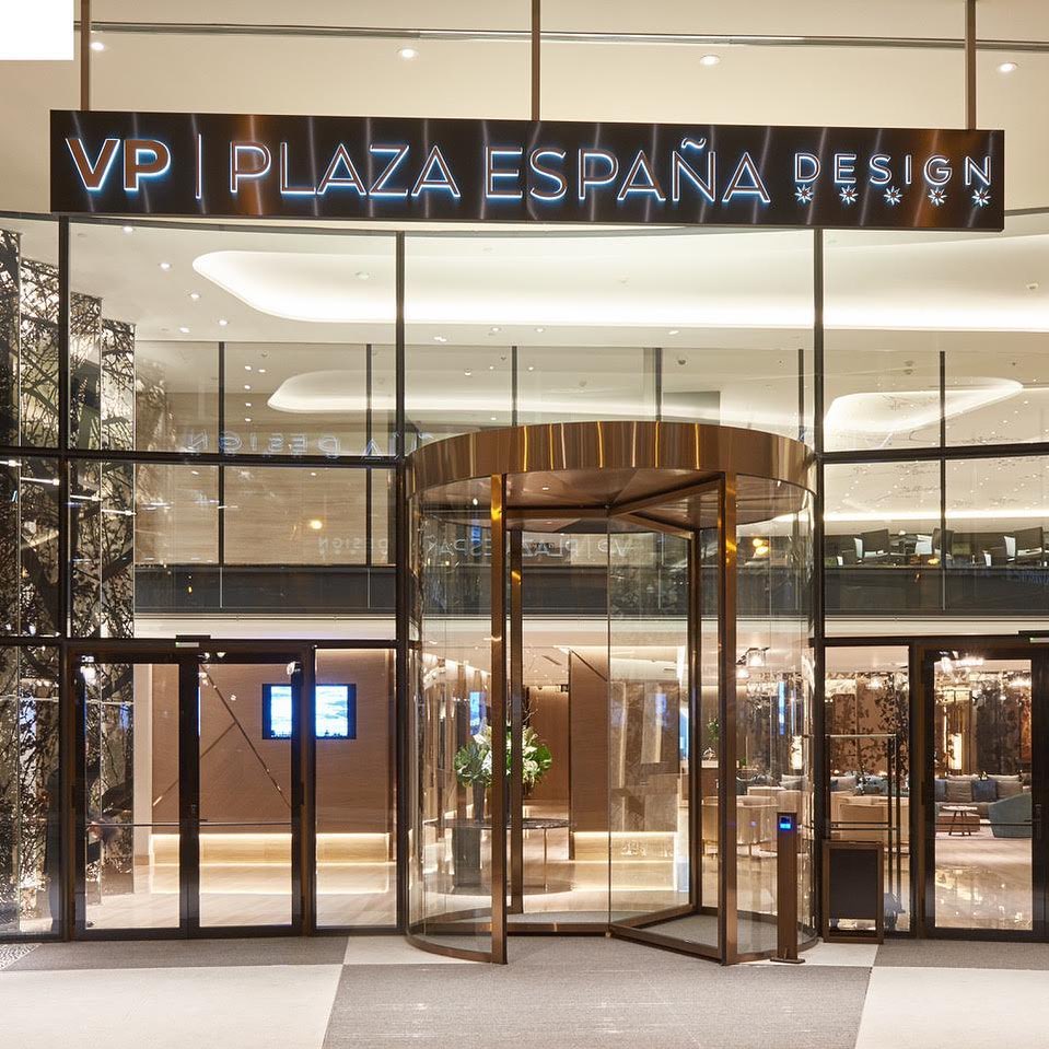 #VPPlazaEspañaDesign te invita a disfrutar de una experiencia única, donde el arte y
la exclusividad se unen para ofrecerte una estancia inolvidable en el corazón de Madrid.

Que no te lo cuenten, vívelo!

#vpplazaespaña #vphoteles #hotelplazaespaña #hotelmadrid #madrid