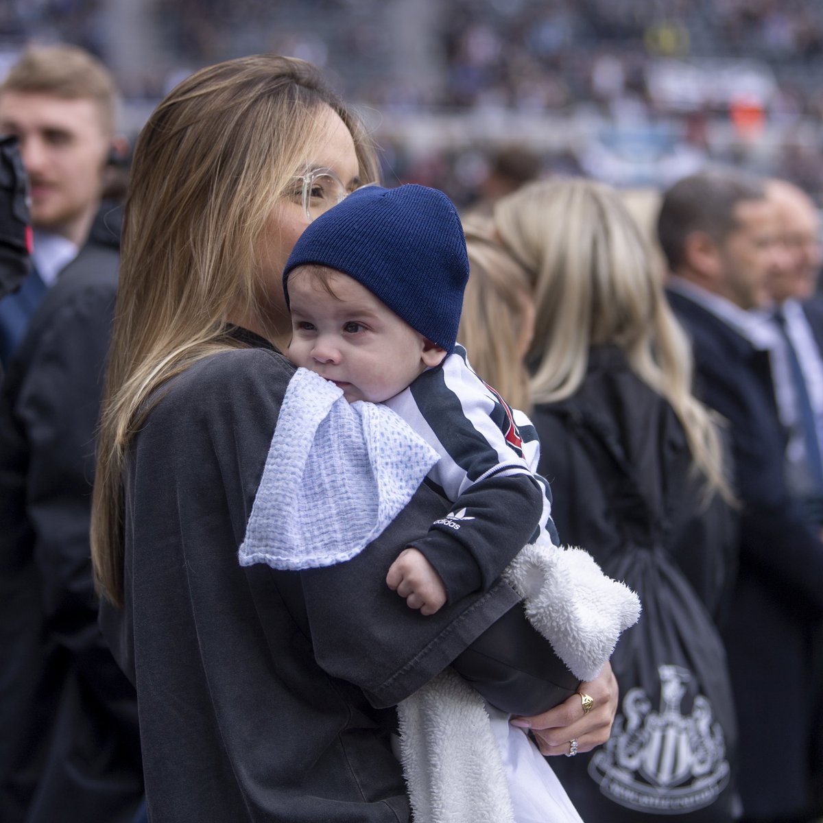 brunoog97's tweet photo. A day to stay forever in my memory! Immense happiness to enter with my son for the first time in our second home. Three more points on our walk. Thank you God for allowing me to live my dreams here. 🖤🤍 @NUFC https://t.co/0W7BuYeokK