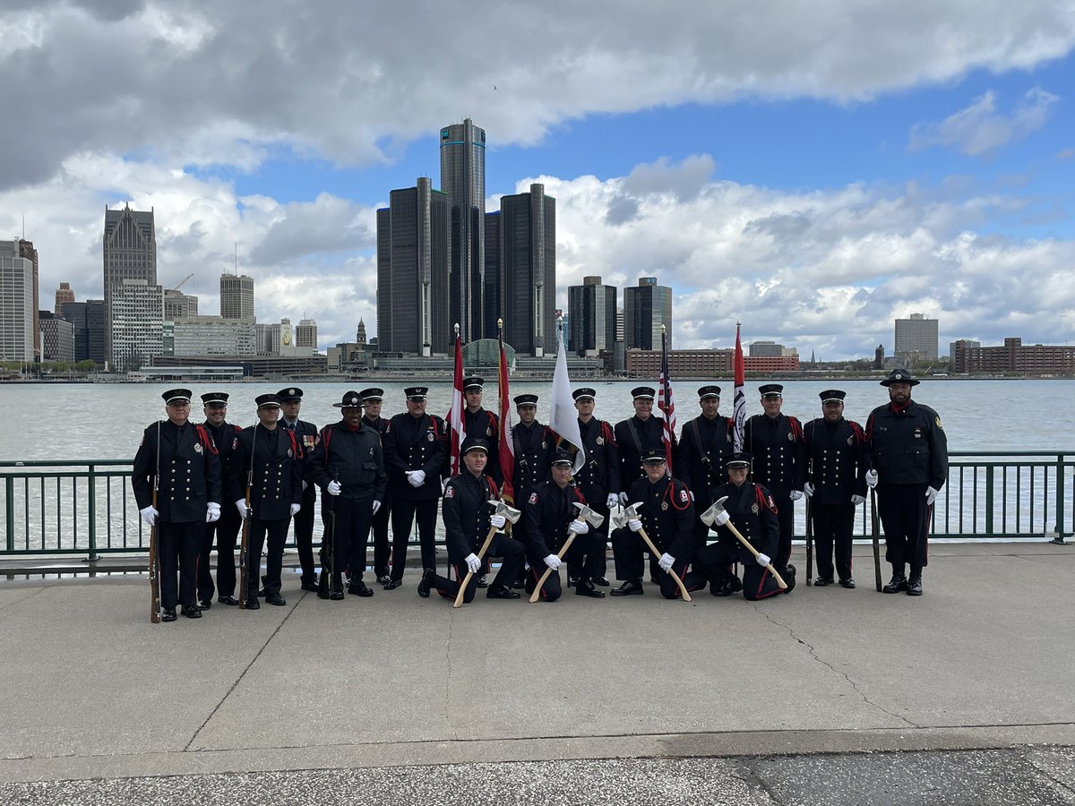 spillymilly's tweet photo. Windsor Fire Fallen Firefighter memorial this morning. Such a beautiful morning celebrating the lives of our brave fallen. Thank you for your service. #firewife #honourguard @WPFFA_Local_455 https://t.co/wDJtcbGMwu