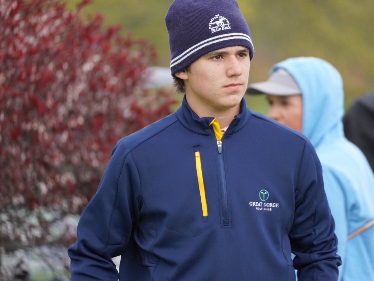 AJGAGolf's tweet photo. A three-way tie?!? Who will pull away? π€
Alex Bennett, Jackson Geyer, and Cahle Roth (+1) are all tied for first as they begin their final round at #PreFindlay https://t.co/1PPUl9bSyh