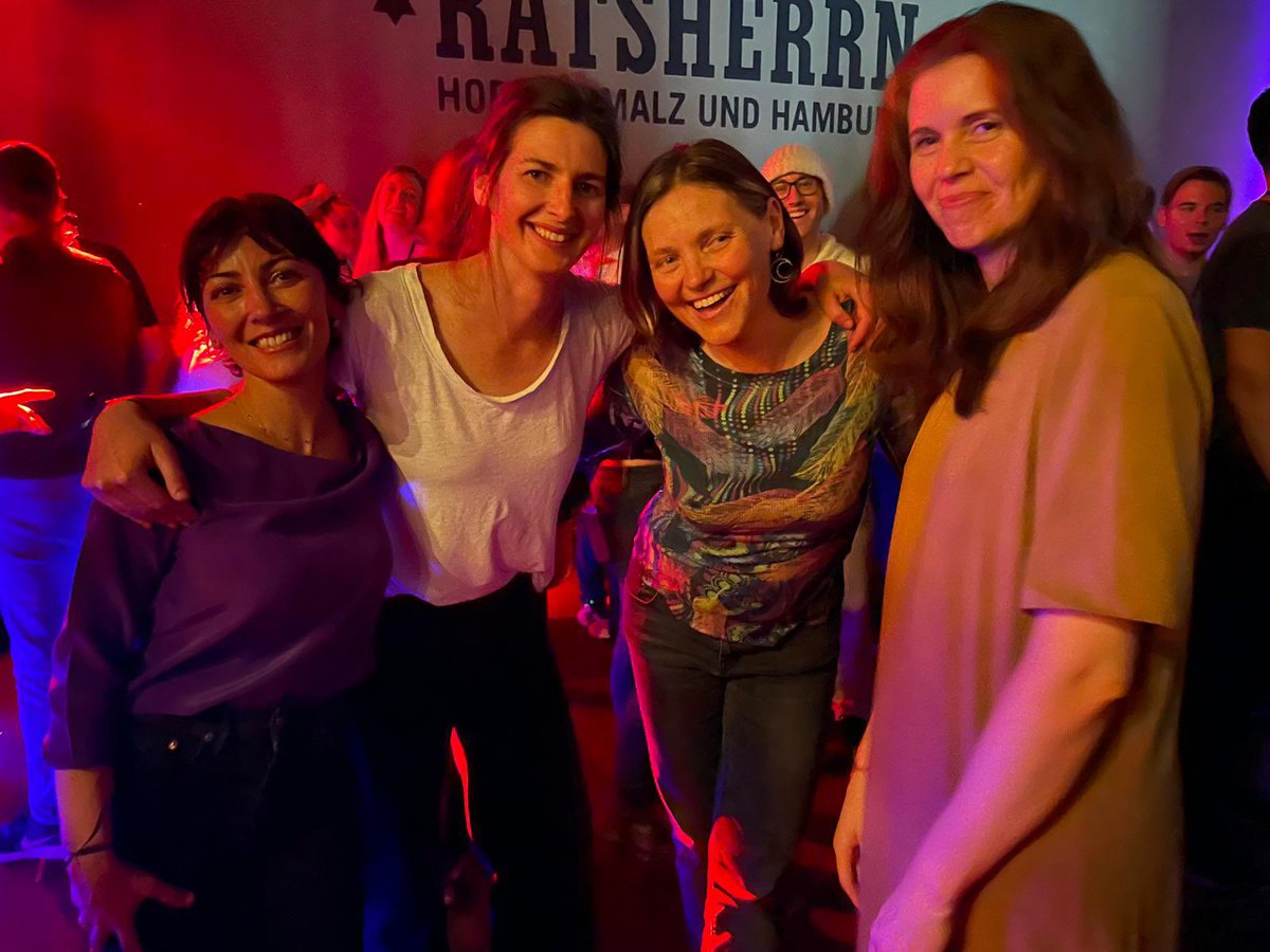 elvinkarana's tweet photo. Some of my favorite photos from the @chinl party at #CHI23 🎉.. (yes, @aleboz wore orange lipstick :) https://t.co/oURsW3bTU5