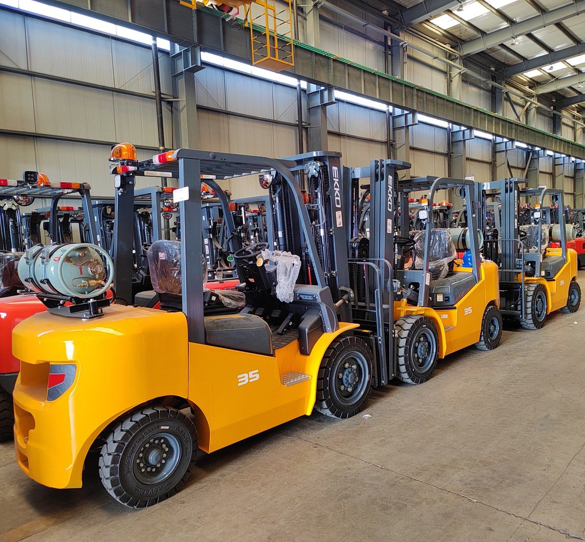 EKKOlifts's tweet photo. The #EK35LP series LPG forklift In Stock Now! 7000 lbs Cap, 189’’ lift. KUBOTA WG2503 LP Engine, Triple Mast, Free-lift, Side-Shift, Blue Light. 

contact us for more info! 
https://t.co/WHEJyJAut1
Info@ekkolifts.com
(877)232-6517
#ekkolifts #forklifts https://t.co/dtT125RWOO