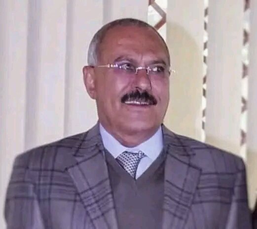 المواقف المشرفة تصنعها الرجال كما كان الشهيد الزعيم الصالح #علي_عبدالله_صالح وهناك من يتصيد المواقف ليصنع منها شرفا لم يكن صاحبه في الاصل . الرحمة والمغفرة والخلود للزعيم الصالح وكل شهدائنا الأبرار شهداء الثورة والجمهورية. #تحيا_الجمهورية_اليمنية