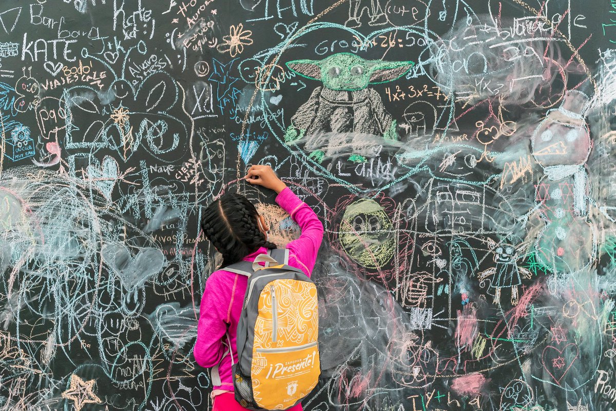 FILGuadalajara's tweet photo. ¡Feliz día del niño y de la niña! 👧🧒

Menciona algún libro que haya despertado tu curiosidad, asombro o creatividad. 📖✨

También felicitamos al equipo de #FILNiños y a quienes construyen un futuro más justo y equitativo desde el fomento a la cultura y la literatura infantil y juvenil.

#SomosLectores