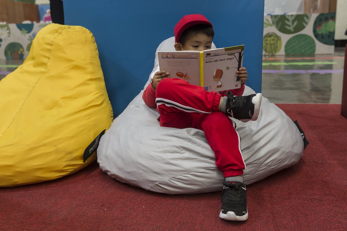 FILGuadalajara's tweet photo. ¡Feliz día del niño y de la niña! 👧🧒

Menciona algún libro que haya despertado tu curiosidad, asombro o creatividad. 📖✨

También felicitamos al equipo de #FILNiños y a quienes construyen un futuro más justo y equitativo desde el fomento a la cultura y la literatura infantil y juvenil.

#SomosLectores
