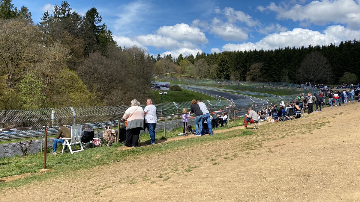 Spontaneously drove to the Nürburgring on the 2nd day and watched the people there on the Touristenfahrten. 

It was a great weekend with the boys. Until next time 💪