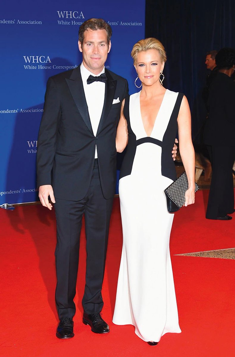 MyArtOfPolitics's tweet photo. @megynkelly Who is this at an earlier WH Correspondents Dinner? https://t.co/Poo6L948uO