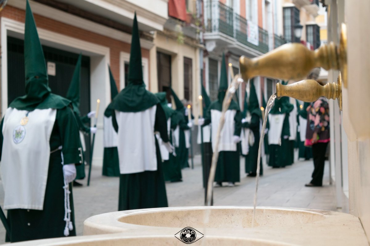 martaaycu's tweet photo. Esperando la Esperanza, del agua
#fotografia #fotografiacofrade #cofrade #esperanza #esperanzadecabra #capuchones #nazarenos #verde #juevessanto #SemanaSantaDeCabra #SemanaSantaEgabrense #egabrense https://t.co/REs6nimpgQ