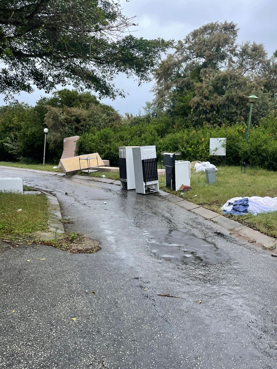 This is what the Fish river sun hotel looks like now. Why can’t the ANC do anything right?