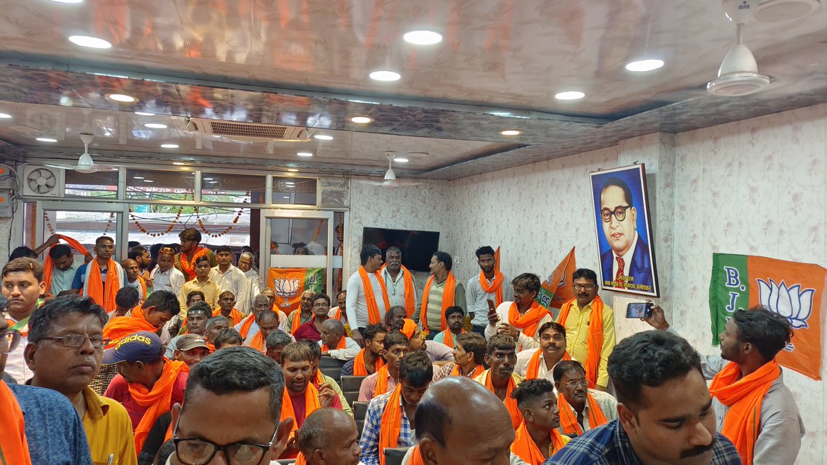 JaisBjp's tweet photo. मा. राज्यमंत्री उत्तर प्रदेश सरकार राजा मयंकेश्वर शरण सिंह जी ने नगर पालिका जायस की अध्यक्ष पद हेतु भाजपा प्रत्याशी श्रीमती Beena Sonkar जी के चुनाव कार्यालय का उद्घाटन किया।
उक्त अवसर पर जिला व मंडल पदाधिकारी भाजपा कार्यकर्ता मौजूद रहे। https://t.co/MqpQlxb7zx