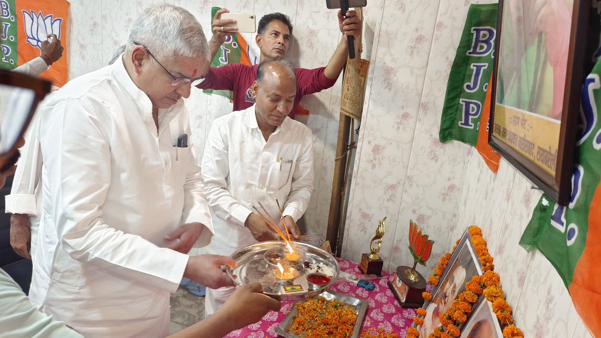 JaisBjp's tweet photo. मा. राज्यमंत्री उत्तर प्रदेश सरकार राजा मयंकेश्वर शरण सिंह जी ने नगर पालिका जायस की अध्यक्ष पद हेतु भाजपा प्रत्याशी श्रीमती Beena Sonkar जी के चुनाव कार्यालय का उद्घाटन किया।
उक्त अवसर पर जिला व मंडल पदाधिकारी भाजपा कार्यकर्ता मौजूद रहे। https://t.co/MqpQlxb7zx
