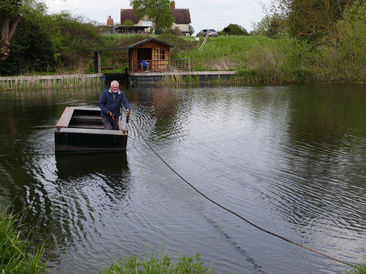 TraceyDagley's tweet photo. My Labrador and I took the Chain Ferry across the Soar! #NormantononSoar #ChainFerry what a thoroughly civilised way to travel on a Sunday afternoon &amp; for £1 it was a great experience 🙏 https://t.co/onHlYLkQ6Z