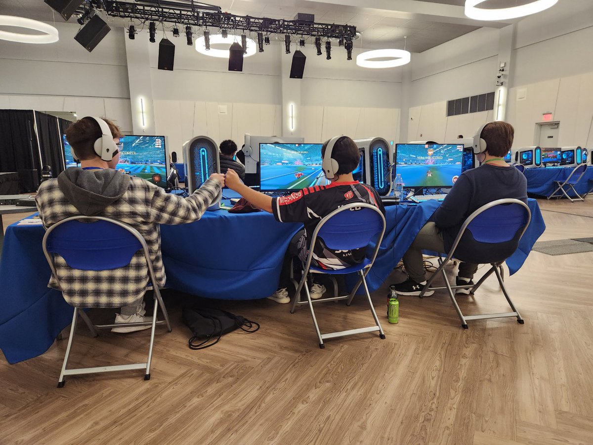 HazIsWorse's tweet photo. Day 2 of @Stay_Plugged_In LAN complete, finished Top 4 and had a lot of fun! https://t.co/QLKKCaAIoy
