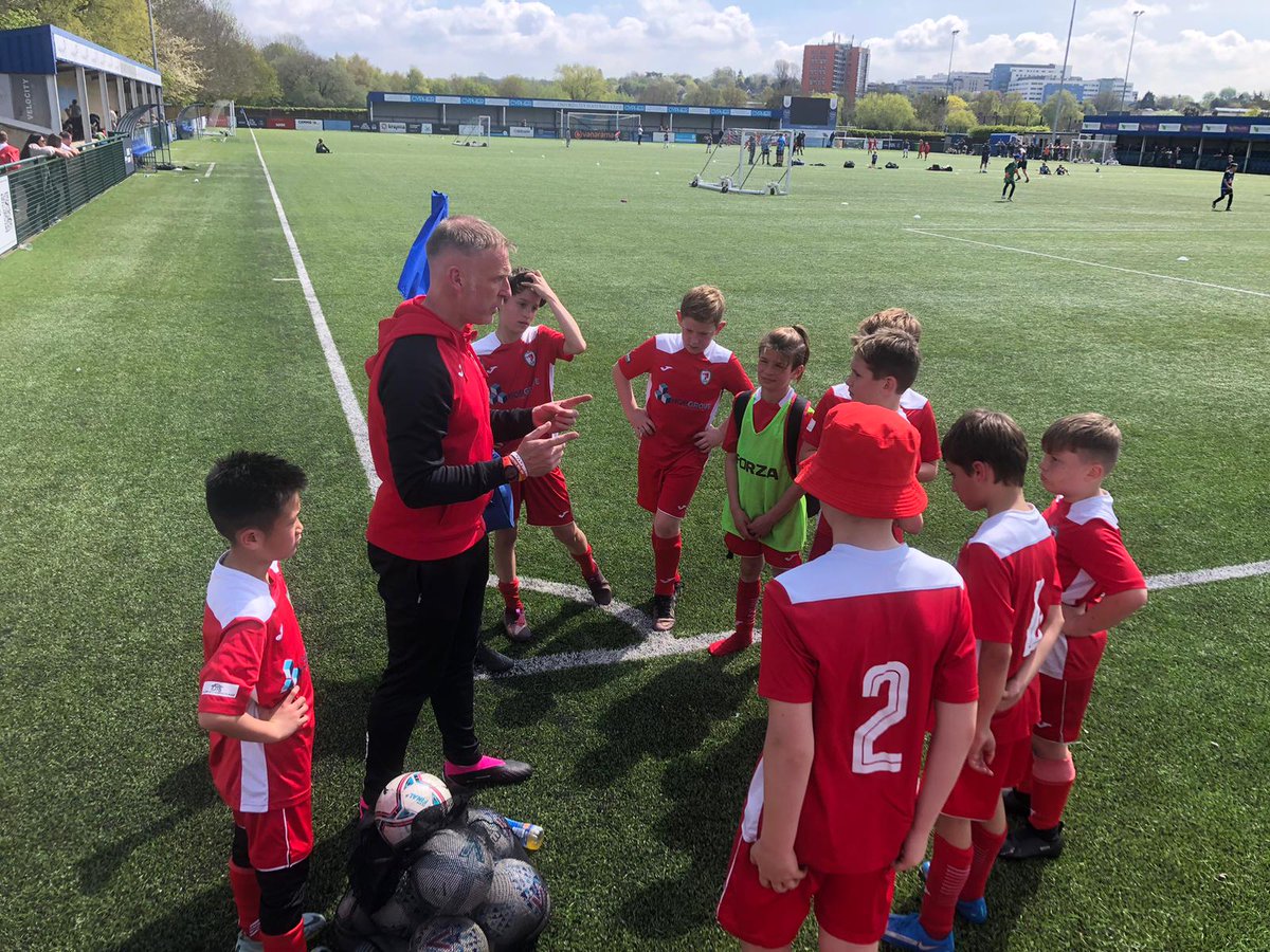 efarnhamPE's tweet image. Amazing day for theam at the @jpluk finals. So proud of all the players for @PJSSElite only missed out on the finals on goal difference- tremendous effort and resilience from them all. Big thanks to @FerdinandGroup for meeting the boys- made their day!
