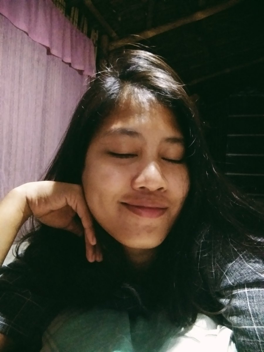 _monavince's tweet photo. Nagpinta, nagtinda, tapos gumawa ng pastillas, pulvoron at yema! 💪

Nakakapagod, pero kailangang magsipag kasi po di po ako mayaman. Mukha po akong pera. 😝🤭 https://t.co/XIV2TqklNS
