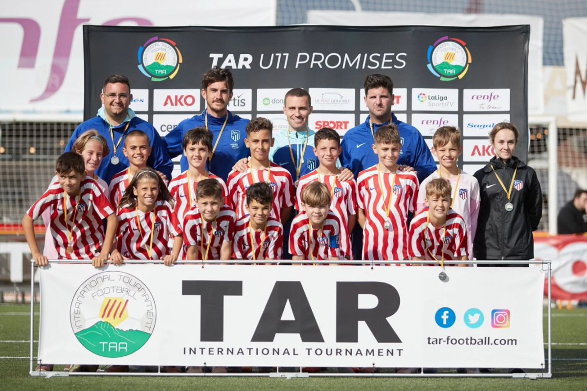 TARfootball_'s tweet photo. 🔴⚪ El @AtletiAcademia queda subcampeón del TAR '23 con su MVP @Renfe de la Final, Marcos Hernández!
⚽ Hemos disfrutado mucho con vuestro juego!
#TAR23 | #U11promises | #LaLiga https://t.co/YPH2emIkhI