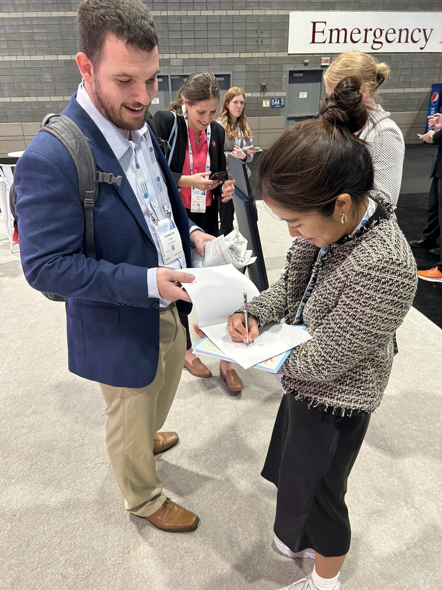 Vidscrip's tweet image. Awesome Vidscrip user alert! One of our newest users, Sara Lee, is here at our booth at AUA. She’s even signing copies of her own book, the ABC’s of Anatomy. We love Sara!